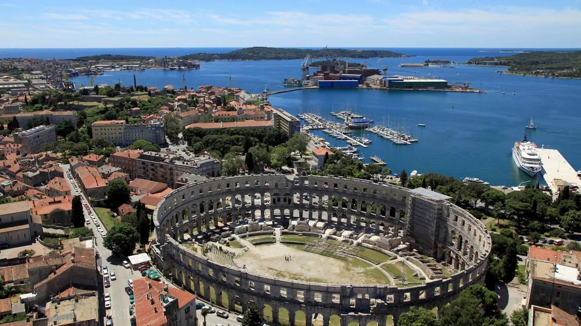 Apartments With A Parking Space Pula - 23290